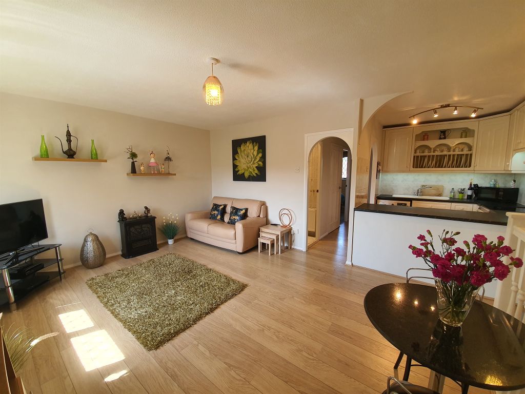 2 bed flat for sale in Beeston Drive, Cheshunt, Waltham Cross EN8 Zoopla