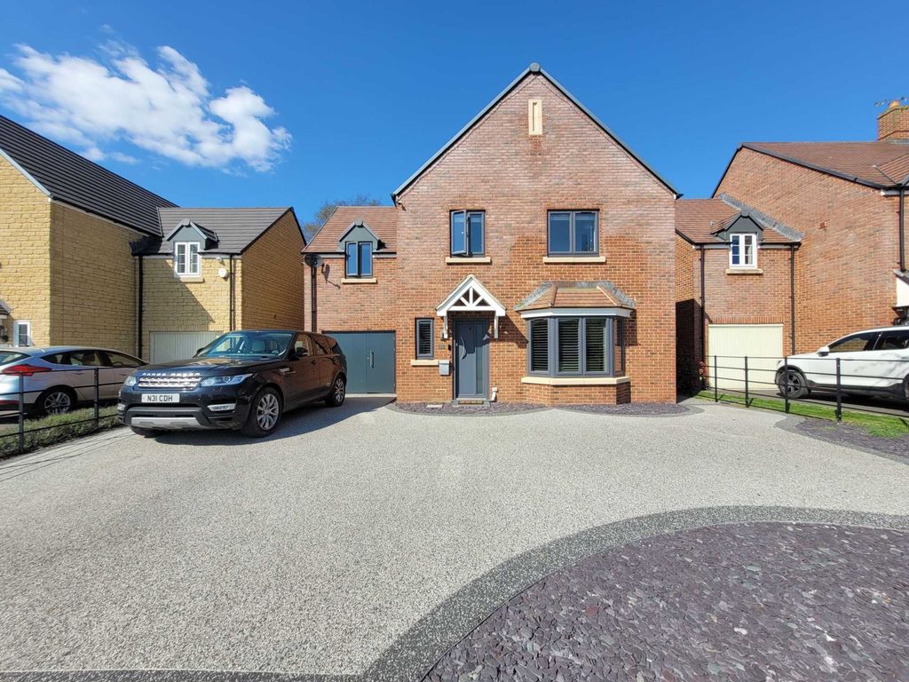 4 bed detached house for sale in Oak Drive, Bredon, Tewkesbury