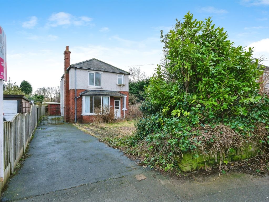 3 bed detached house for sale in Barwick Road, Leeds LS15, £290,000