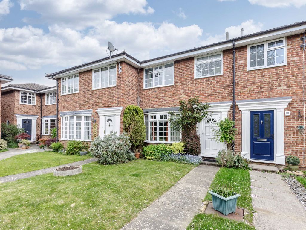 3 bed terraced house for sale in Fairlawns, SunburyOnThames TW16 Zoopla