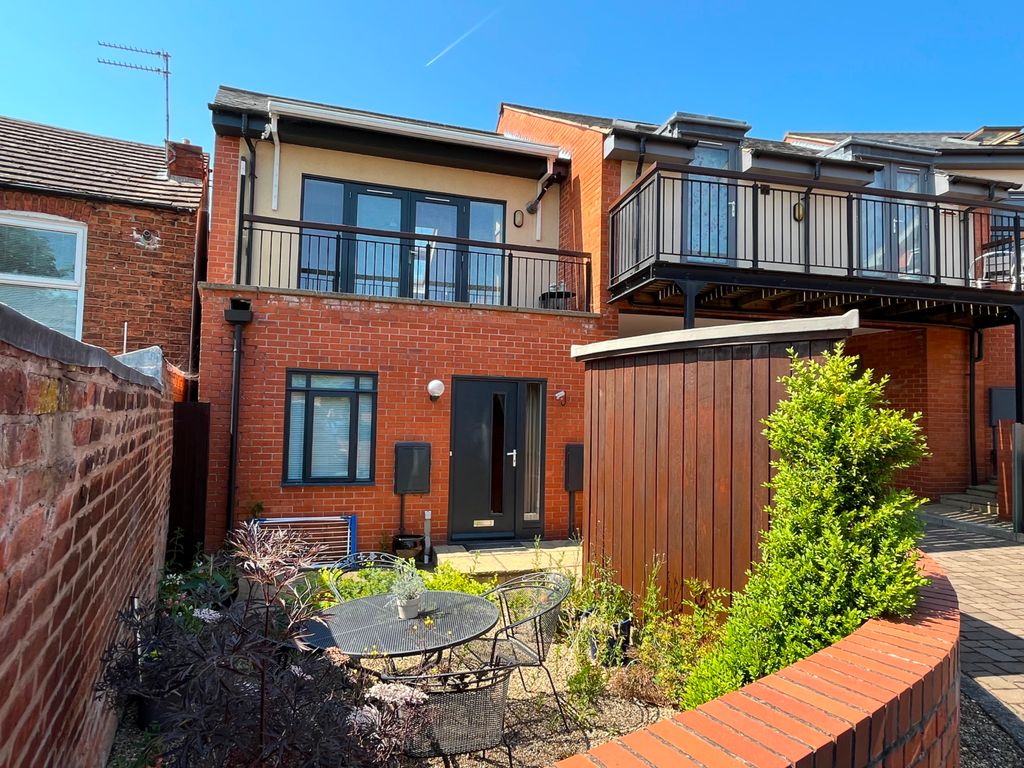 3 bed semidetached house for sale in St. Cuthberts Court, Lincoln LN1
