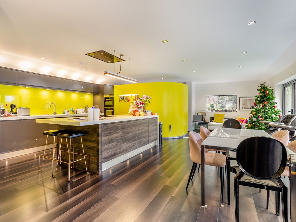 5 bed detached house for sale in Holywell Way, Longthorpe, Peterborough PE3 Zoopla