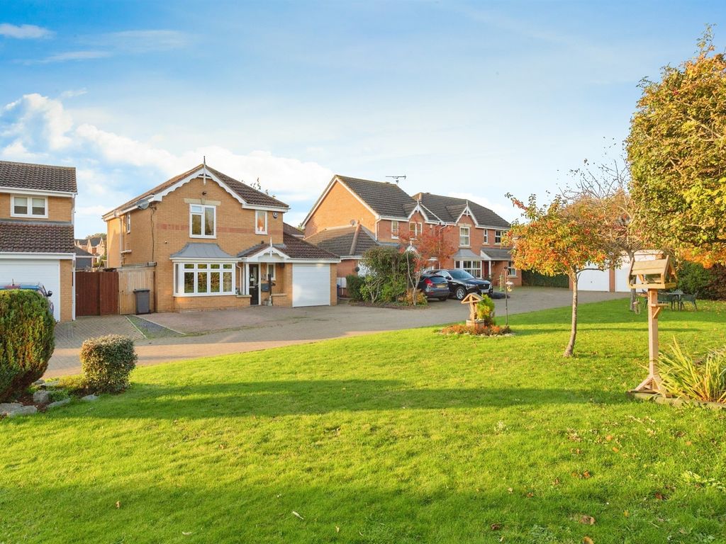 4 bed detached house for sale in Kingshill Drive, Deanshanger, Milton