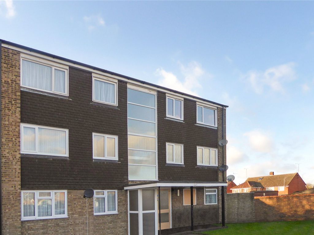2 bed flat to rent in Linden Close, Dunstable, Bedfordshire LU5, £1,000 pcm Zoopla