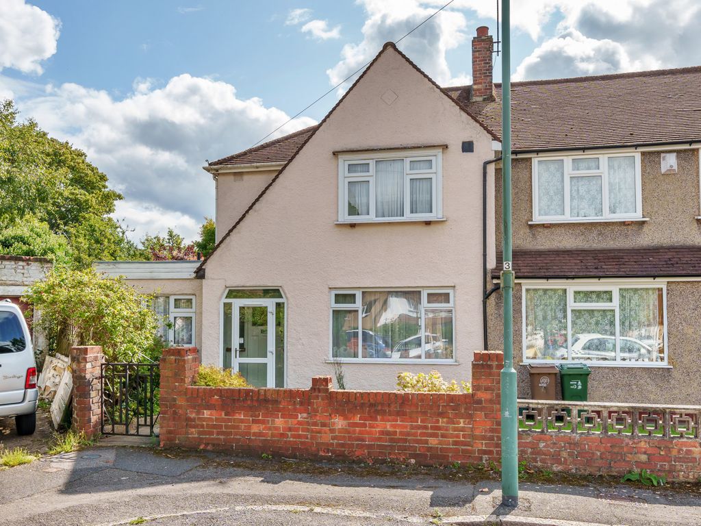 3 bed end terrace house for sale in Stanley Square, Carshalton SM5, £
