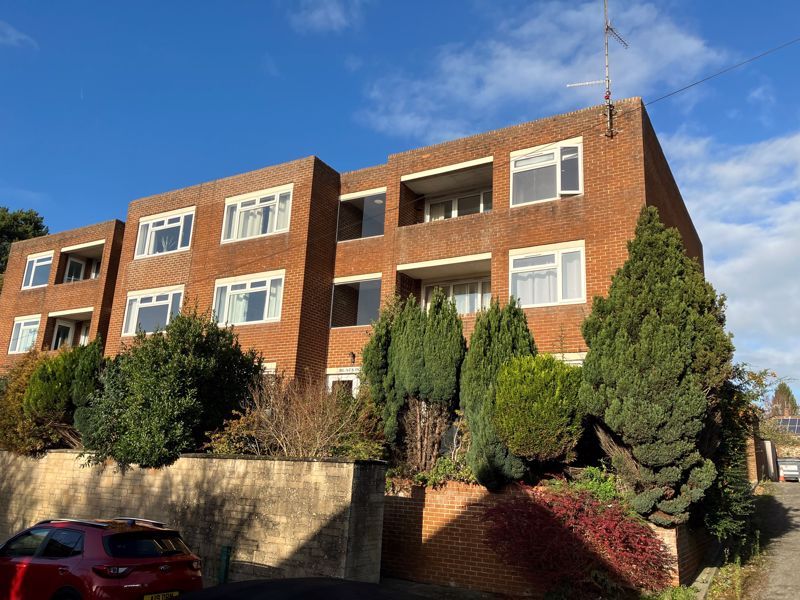 2 bed flat for sale in Blackdown House, Sparrow Road, Yeovil BA21, £