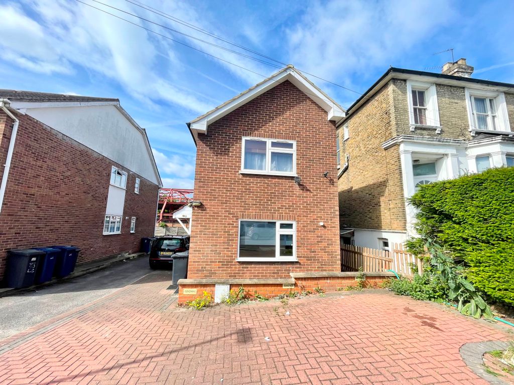 3 bed to rent in Lichfield Grove, Finchley N3 Zoopla