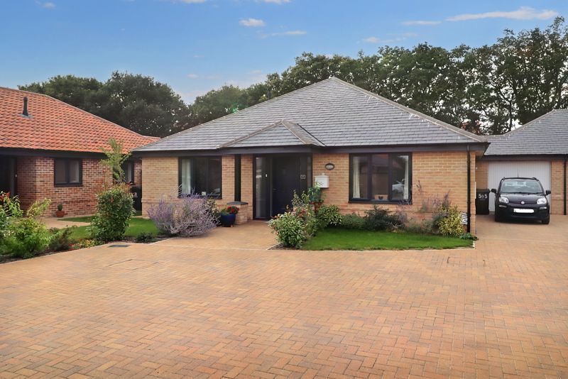 3 bed bungalow for sale in Meadow Close, Elmstead Market CO7, £460,000