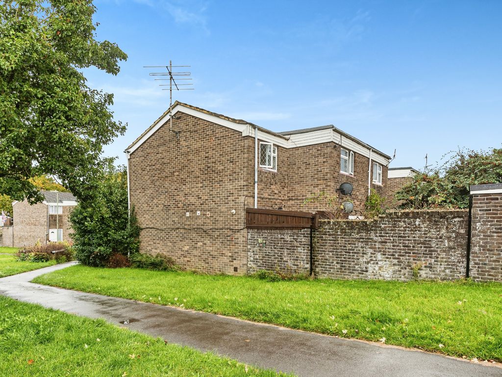 1 bed for sale in Keats Close, Basingstoke RG24, £160,000