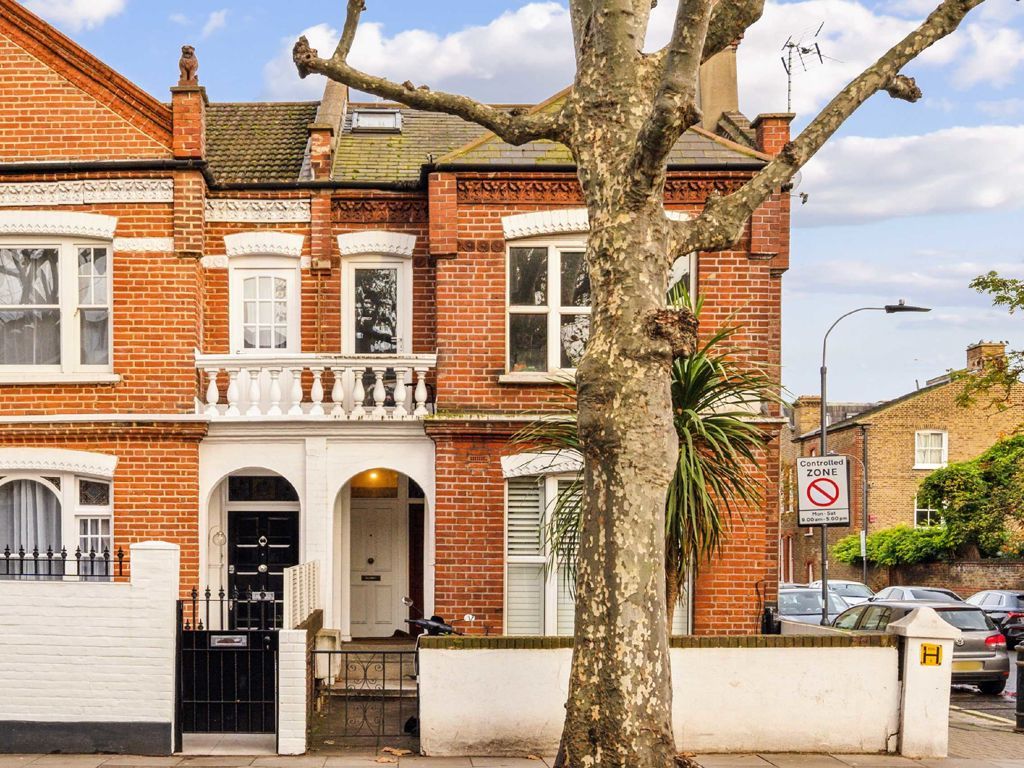 2 bed flat for sale in Wandsworth Bridge Road, London SW6, £650,000