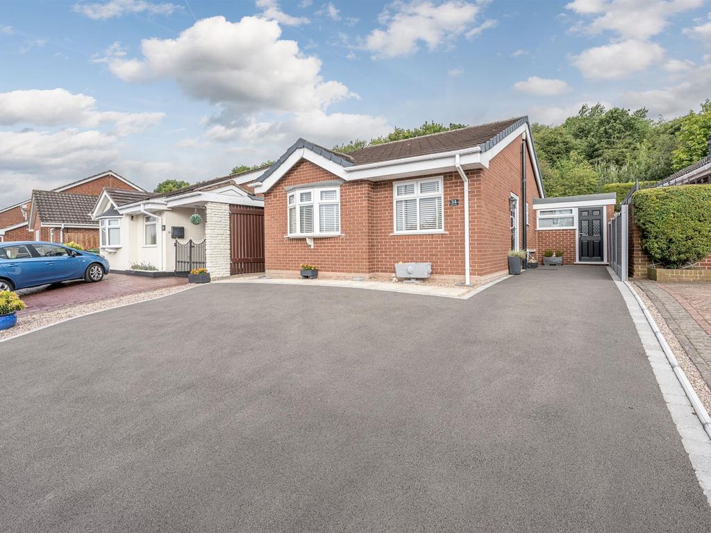 2 bed detached bungalow for sale in Fennel Road, Brierley Hill DY5, £