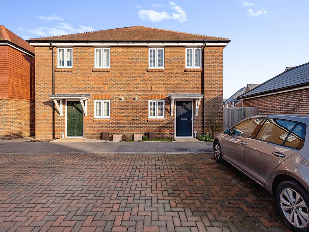 2 bed semidetached house for sale in Priors Orchard, Southbourne
