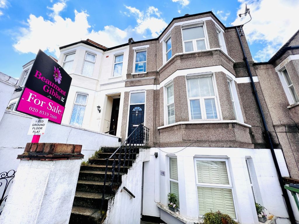 1 bed for sale in Waverley Crescent, Plumstead, London SE18