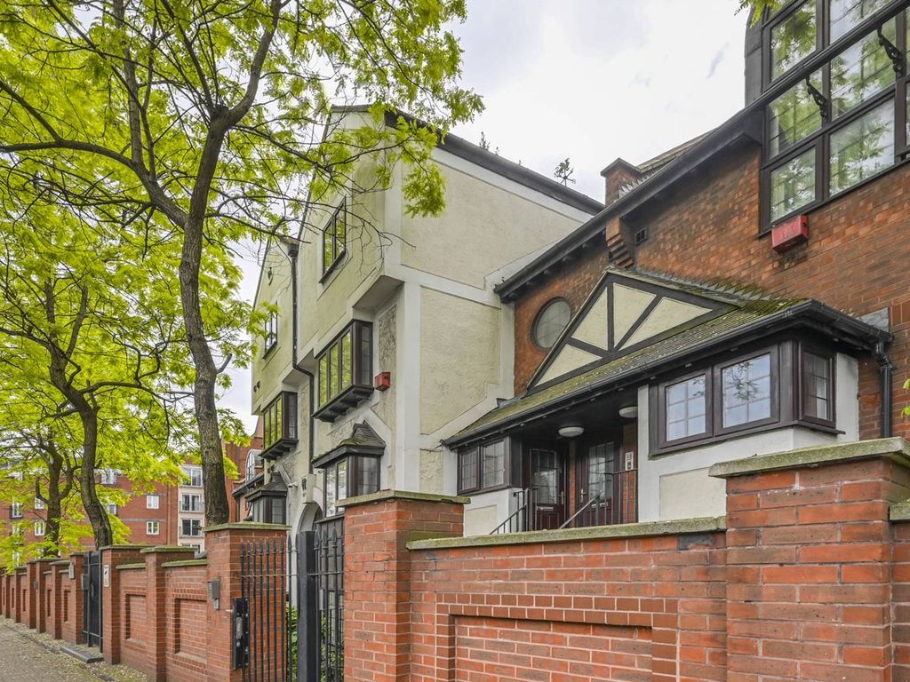 3 bed semidetached house for sale in St Square, Limehouse