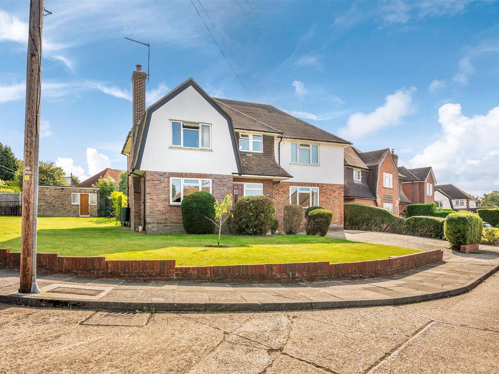 5 bed detached house for sale in Larchwood Close, Banstead SM7, £