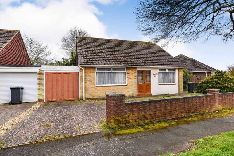 2 bed detached bungalow for sale in Sandyfield Crescent, Cowplain
