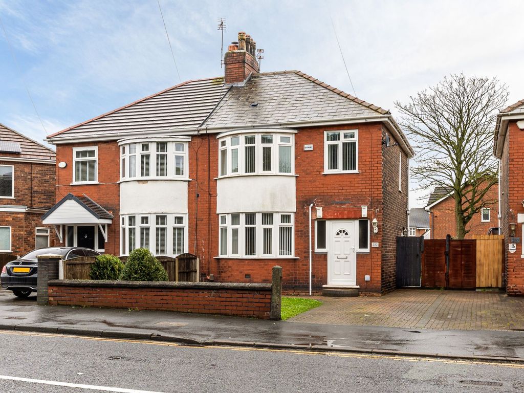 3 bed semidetached house for sale in Moorfield Road, Widnes WA8, £