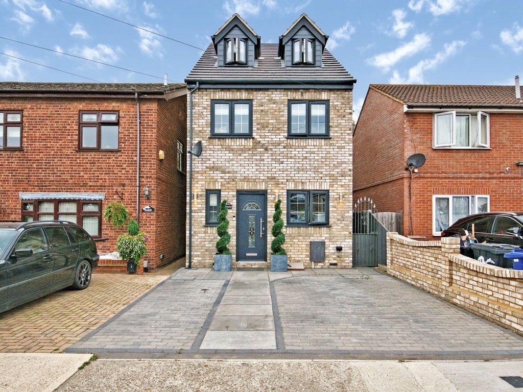3 bed detached house for sale in Portsea Road, Tilbury, Thurrock, Essex