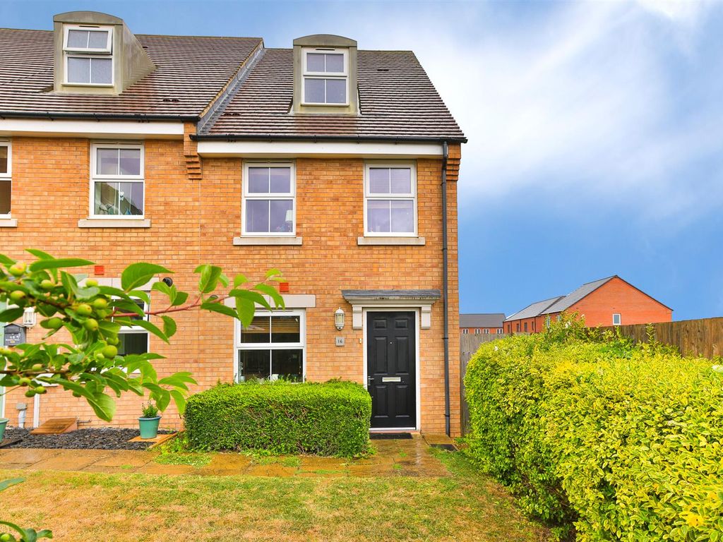 3 bed town house for sale in Grendon Drive, Barton Seagrave, Kettering