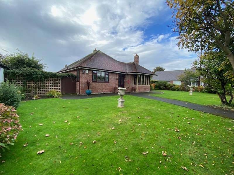 2 bed detached bungalow for sale in Victoria Road West, Thornton