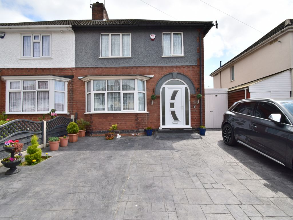 3 bed semidetached house for sale in Greenland Avenue, Humberstone LE5