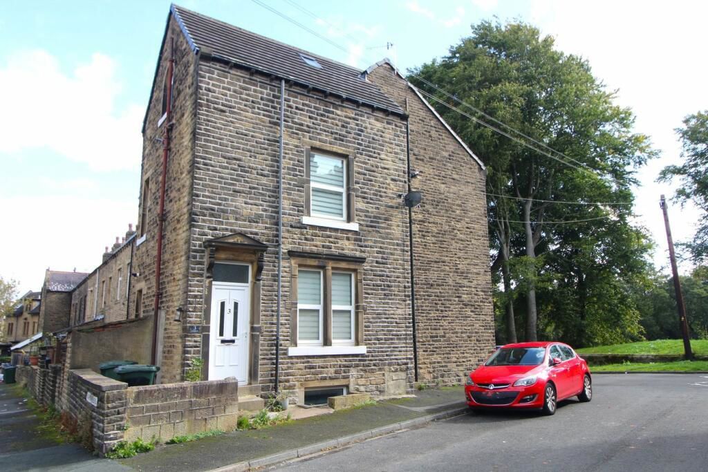 2 bed terraced house for sale in Malsis Crescent, Keighley BD21, £