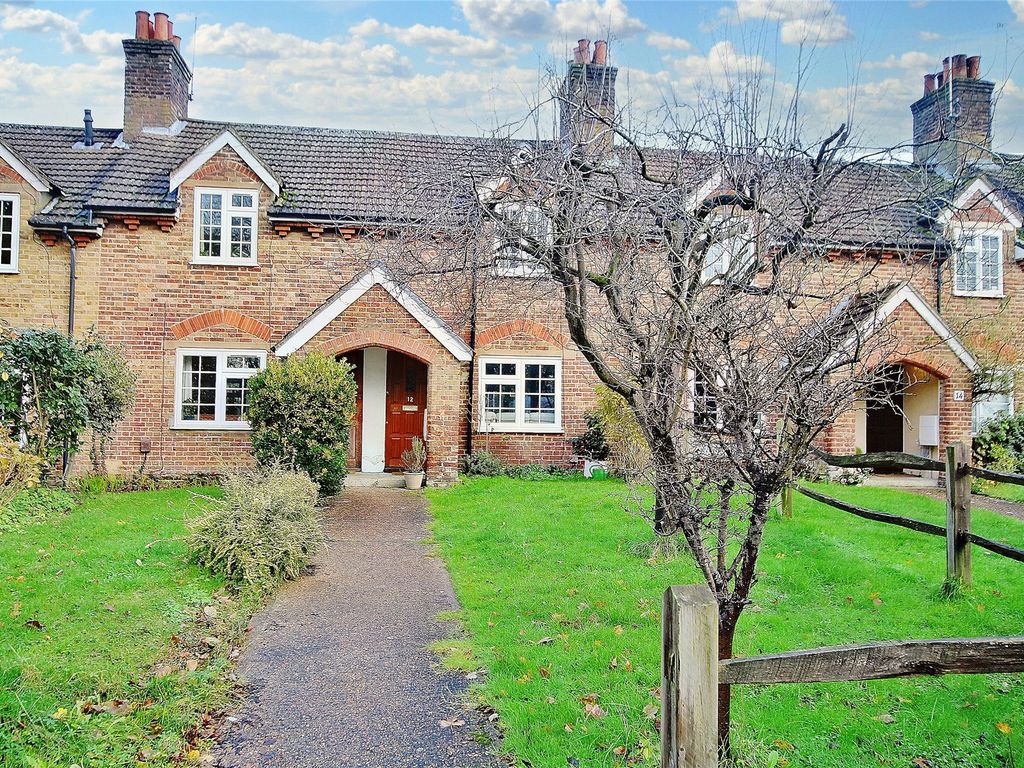 2 bed terraced house for sale in Victoria Road, Knaphill, Woking GU21