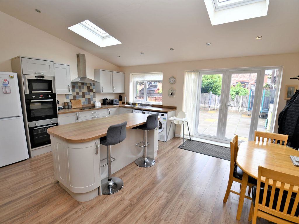 3 bed semidetached house for sale in Cholmondeley Road, Salford M6, £