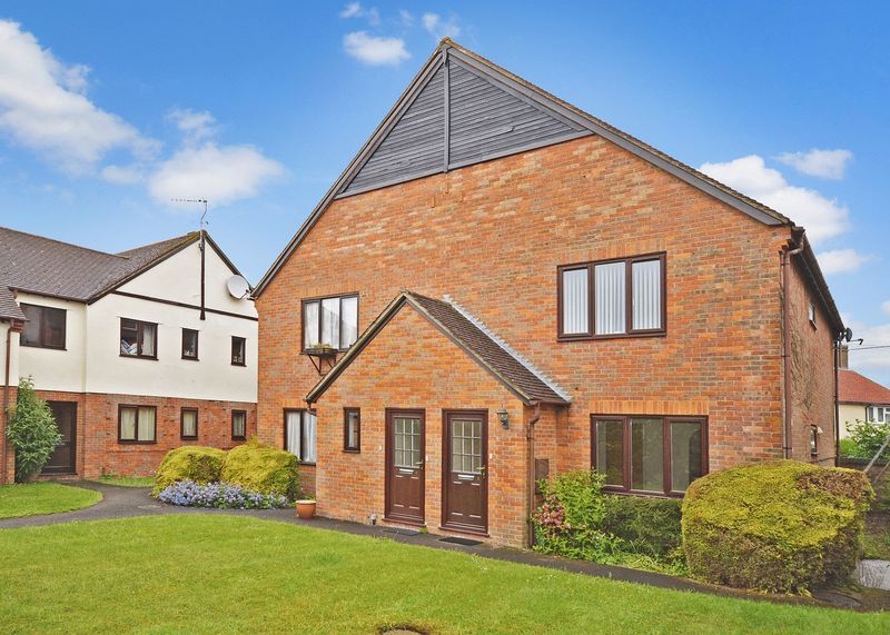 2 bed flat for sale in Chiltern Road, Wendover, Aylesbury HP22, £