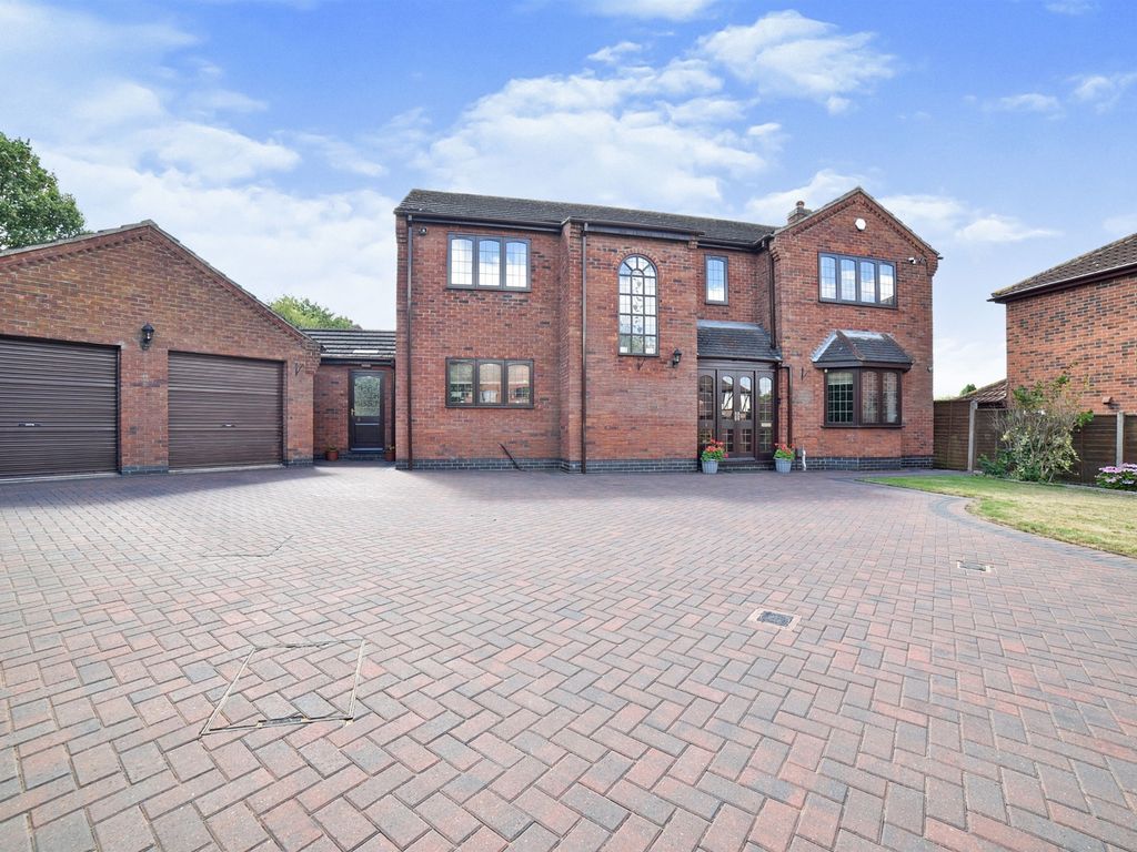 5 bed detached house for sale in Nightingale Close DN15 Zoopla