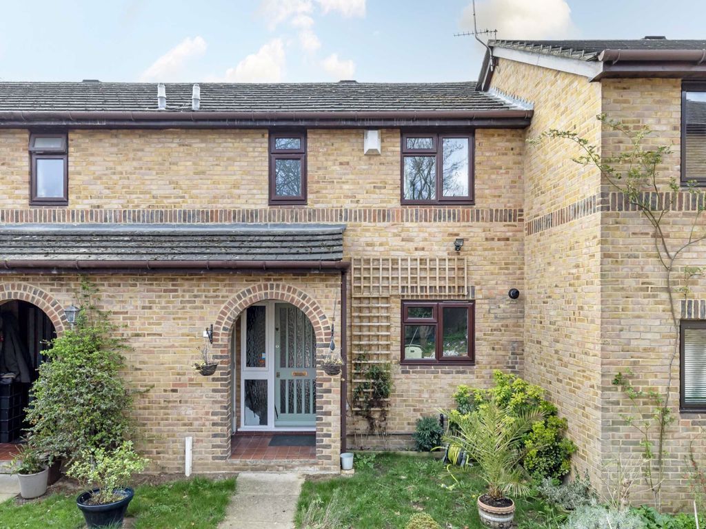 3 bed property for sale in Graces Mews, London SE5 Zoopla