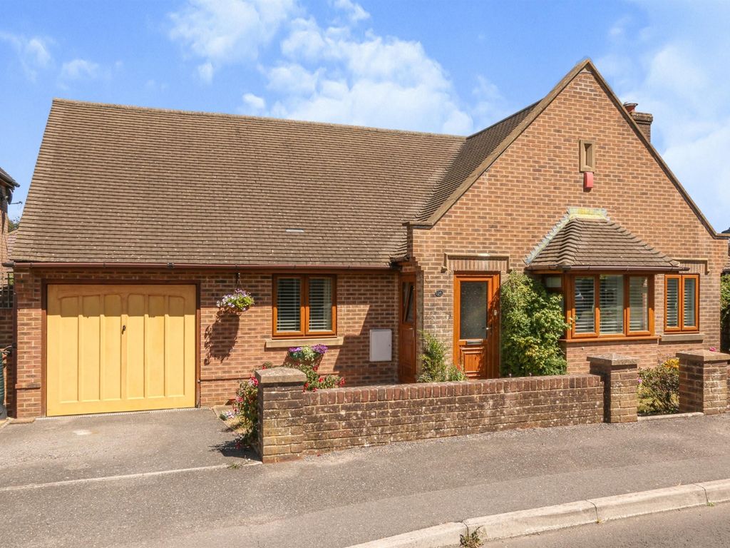 3 bed detached bungalow for sale in Woodsford Road, Crossways