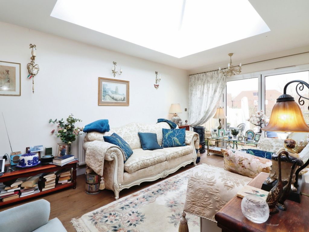 3 bed semidetached house for sale in Park Crescent, Midhurst, West