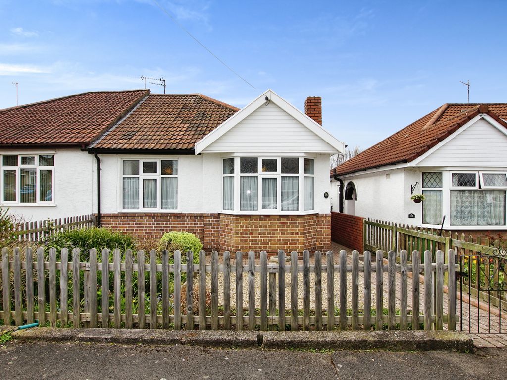 3 bed bungalow for sale in Salisbury Gardens, Downend, Bristol BS16