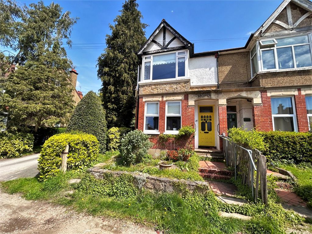 3 bed semidetached house for sale in York Crescent, Aldershot
