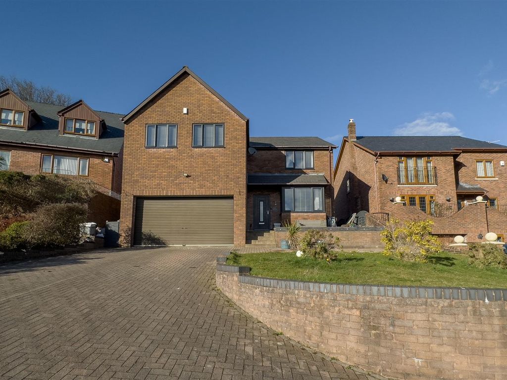 4 bed detached house for sale in Pine Gardens, Tranch, Pontypool NP4, £