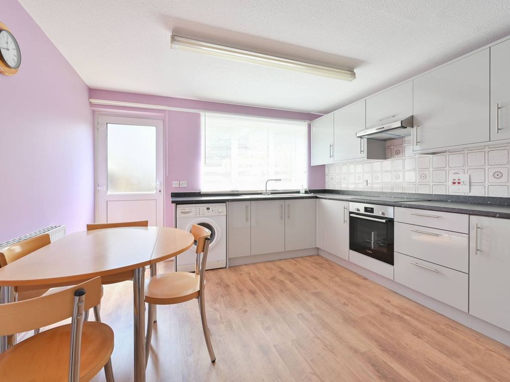 4 bed end terrace house to rent in Chatham Street, Elephant And Castle