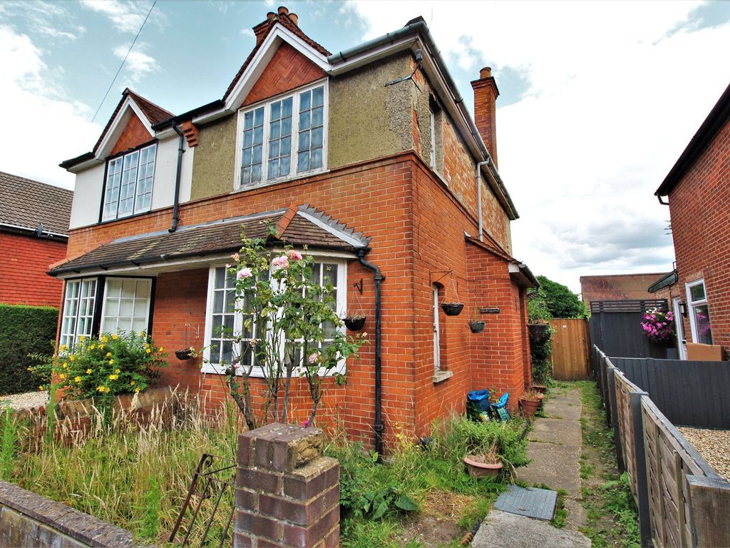 2 bed semidetached house for sale in Albert Street, Fleet, Hampshire