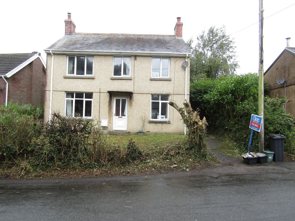 3 bed detached house for sale in Plas Road, Pontardawe, Swansea. SA8, £190,000 Zoopla