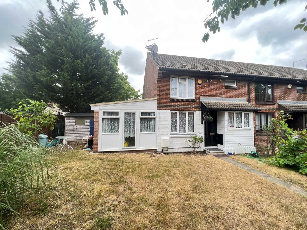 2 bed property for sale in Oulton Close, Thamesmead, London SE28 Zoopla