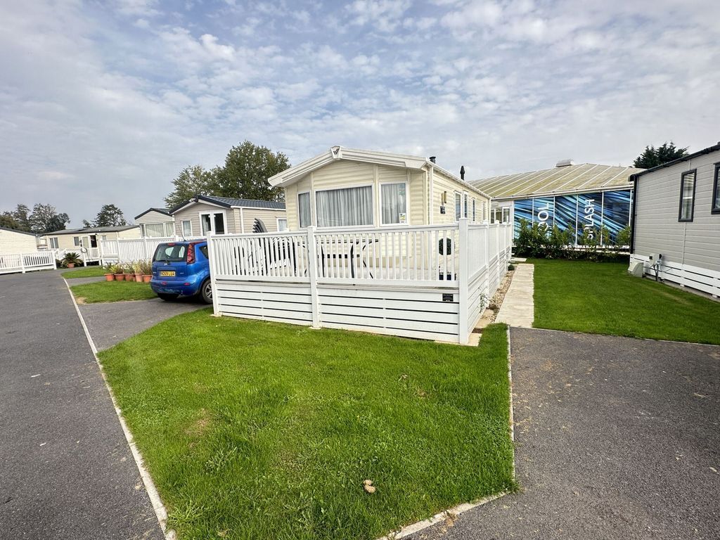 2 bed mobile/park home for sale in Dawlish Sands, Dawlish Warren EX7, £