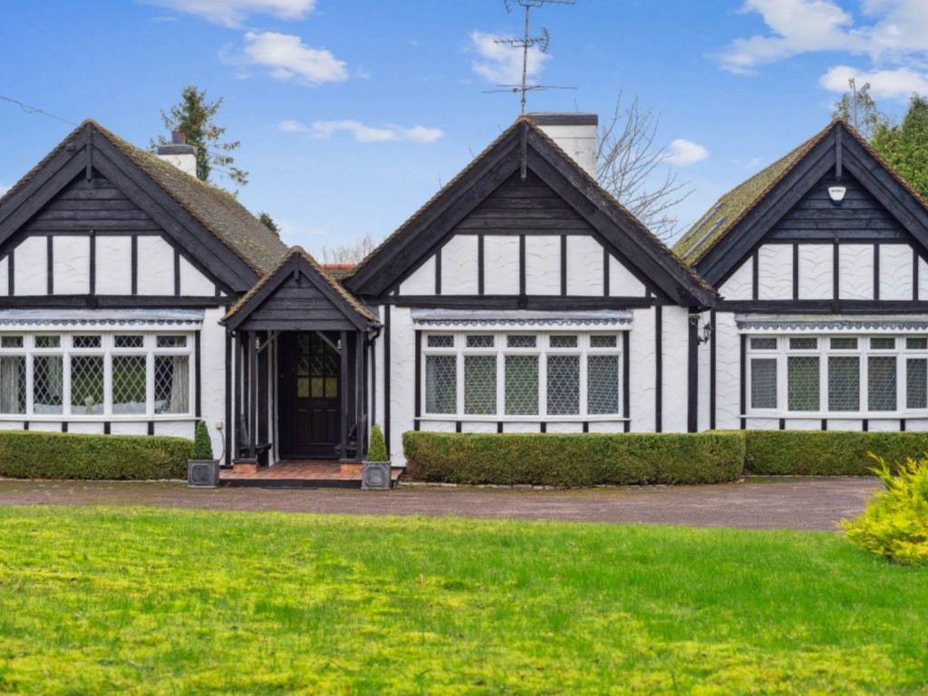 4 bed detached house for sale in Ellesborough Road, Butlers Cross HP17