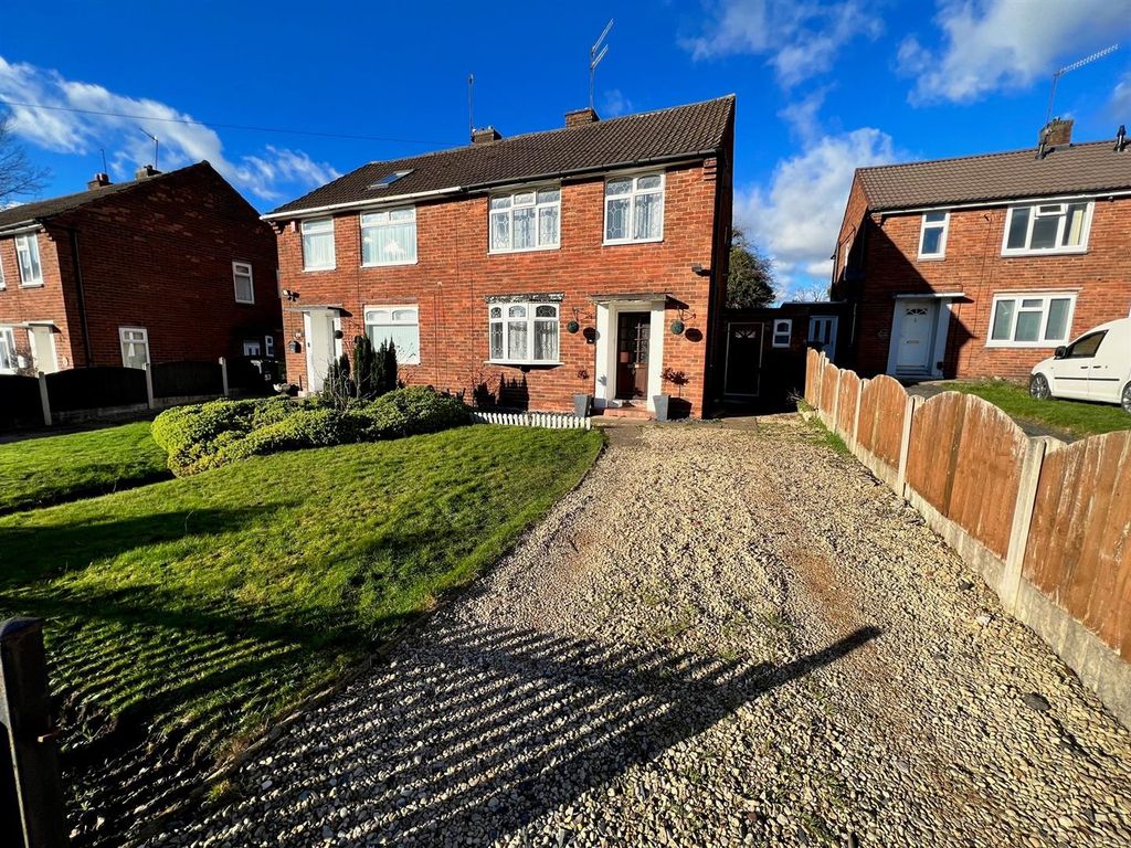 3 bed semidetached house for sale in Ridgeway Road, Wordsley DY8, £