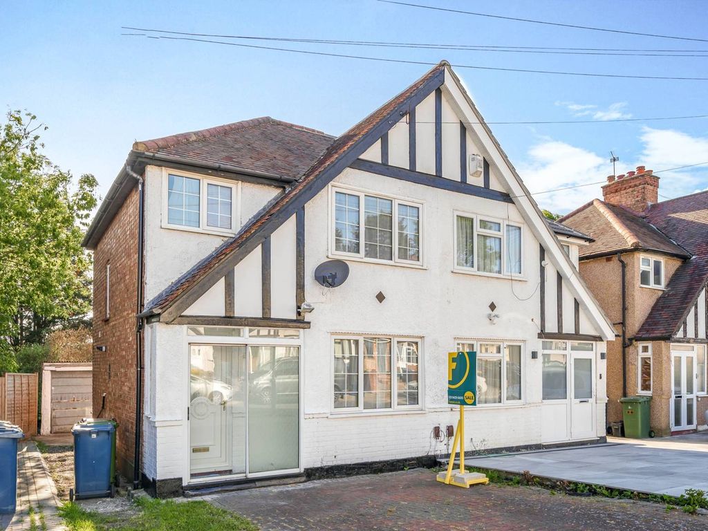 3 bed semidetached house to rent in Belsize Road, Harrow HA3, £2,500