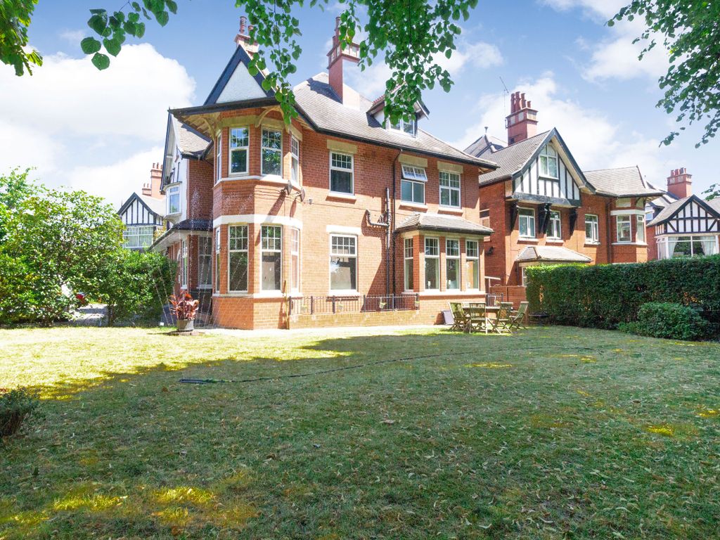 1 bed flat for sale in Victorian Crescent, Town Moor, Doncaster DN2