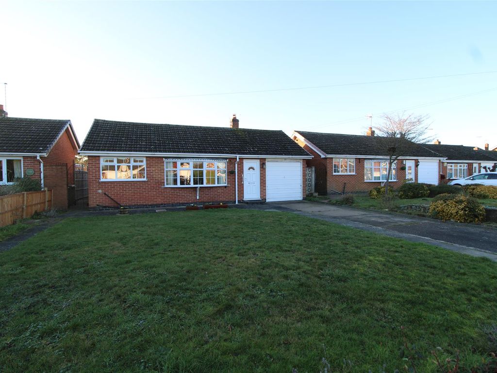 2 bed detached bungalow for sale in Barnfield Road, Collingham, Newark NG23 Zoopla