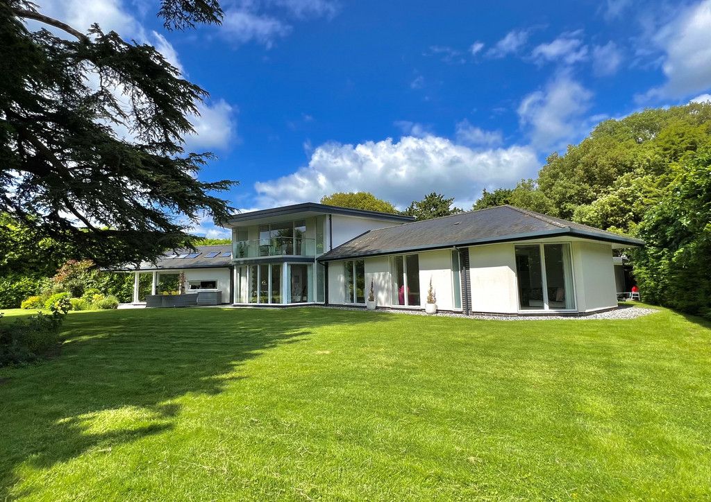 5 bed detached house for sale in Lawn Place, Alveston Leys Park