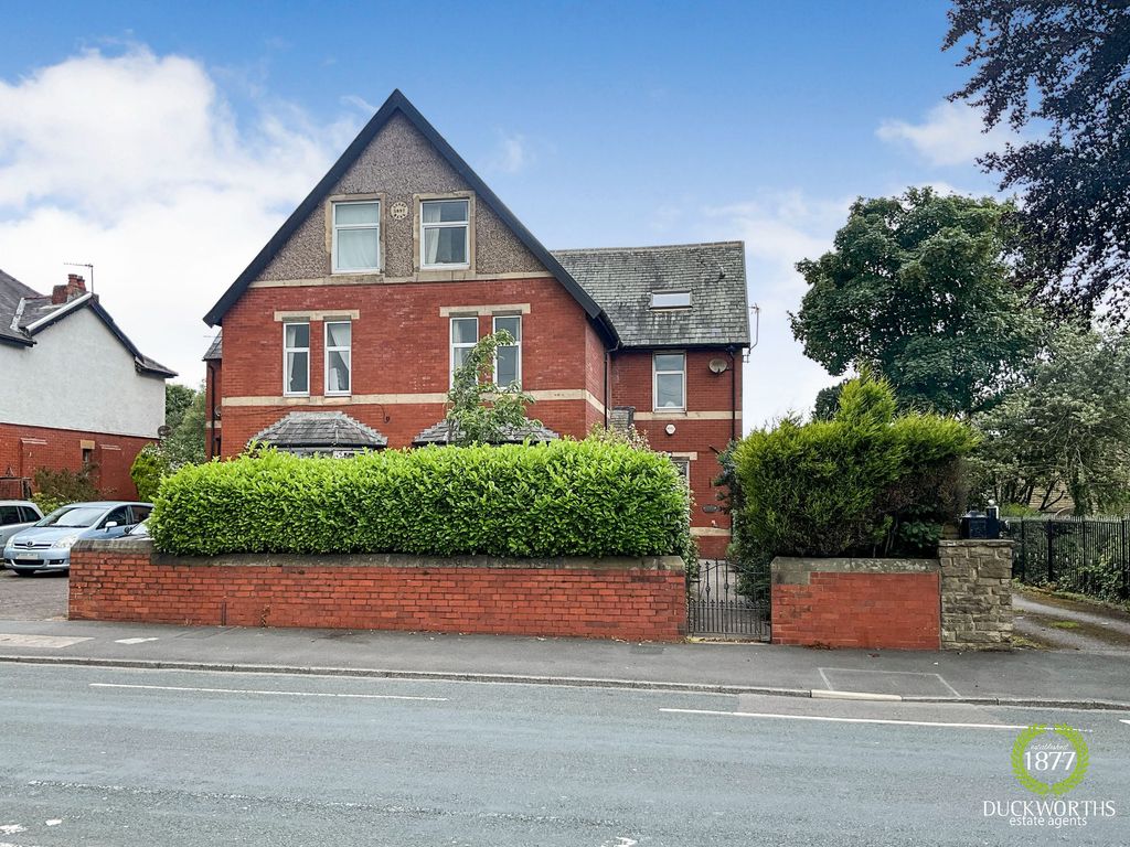 5 bed semidetached house for sale in Blackburn Road, Rishton BB1, £
