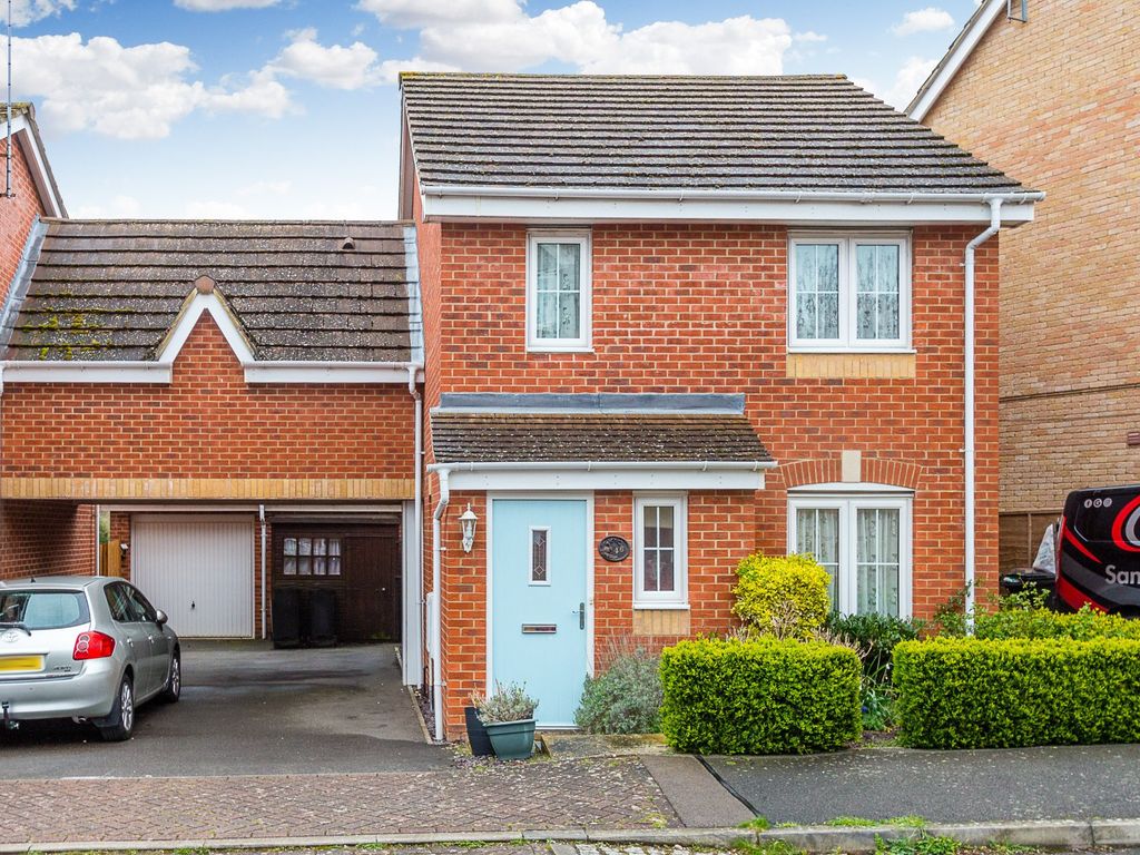 4 bed semidetached house for sale in Regency Court, Rushden NN10, £