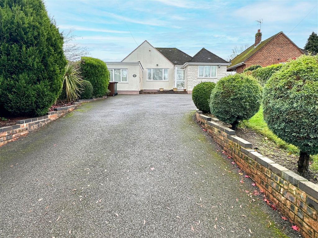 4 bed detached house for sale in Peterbrook Road, Shirley B90, £530,000